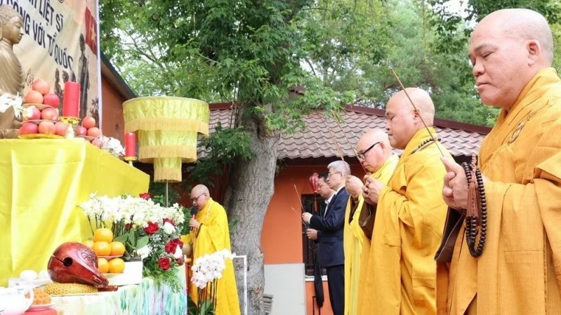 ຄົນຫວຽດນາມ ຢູ່ຕ່າງປະເທດ ຢູ່ທີ່ ກຳປູເຈຍ, ເຢຍລະມັນ ອາໄລຫາ ບັນດາວີລະຊົນນັກຮົບເກົ່າເສຍຊີວິດເພື່ອຊາດ