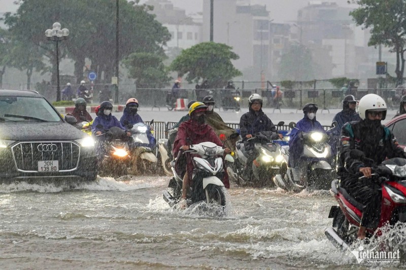 Northern Vietnam is hit by heavy rain, raising the risk of flooding and landslides. Photo: Thach Thao