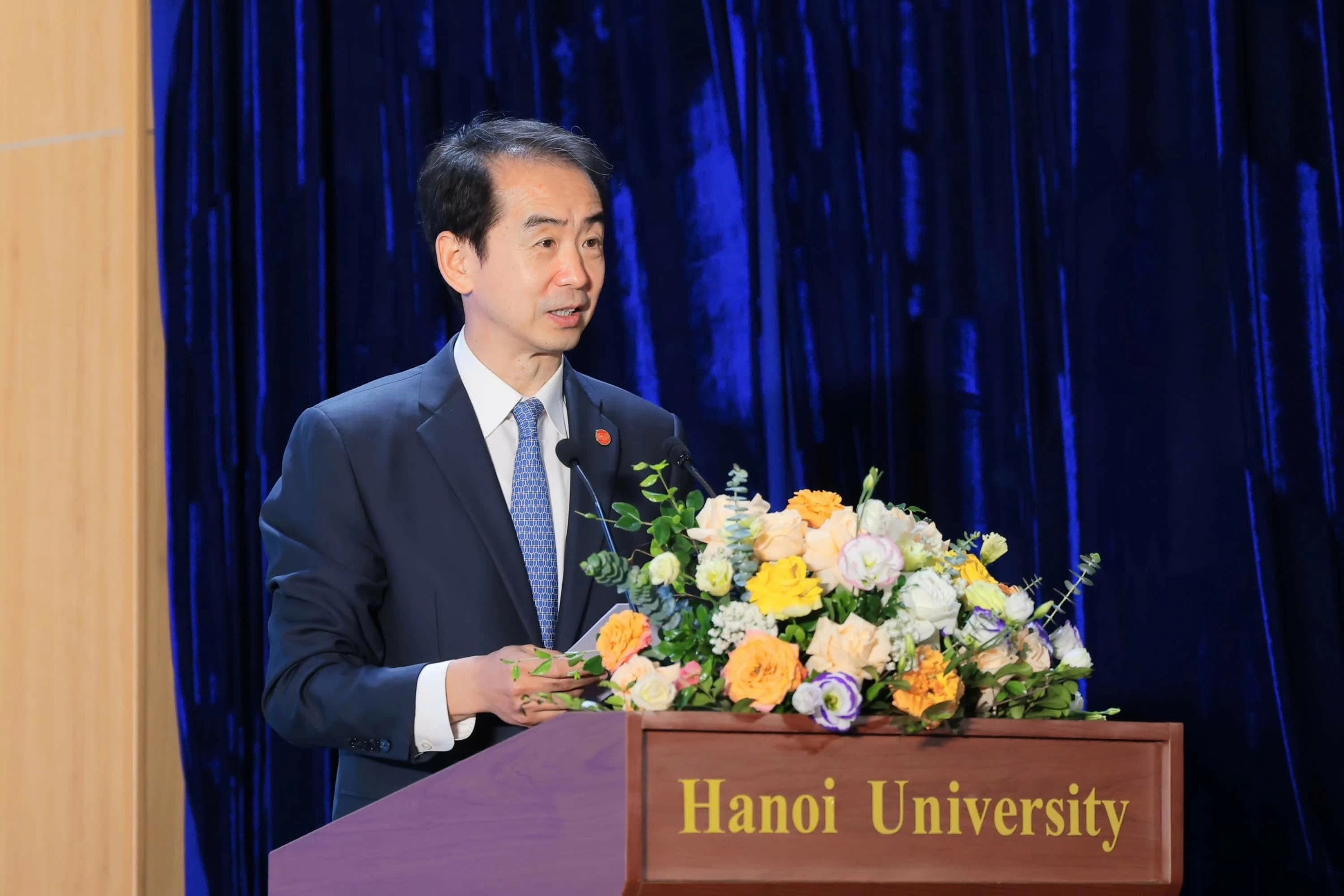 同心协力、携手奋进,共创越中命运共同体更加光明的未来 同心协力、携手奋进,共创中越命运共同体更加光明的未来