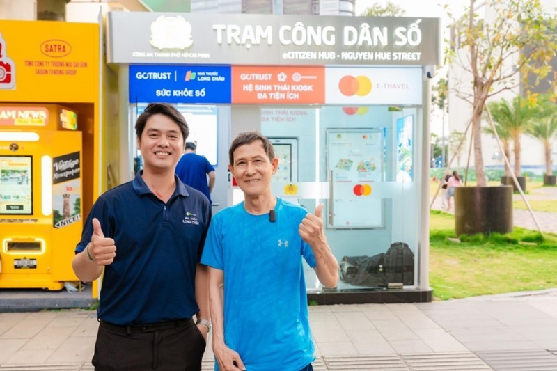 Tiện ích số đến gần hơn với cộng đồng qua Trạm Công dân số đầu tiên ở phố đi bộ Nguyễn Huệ
