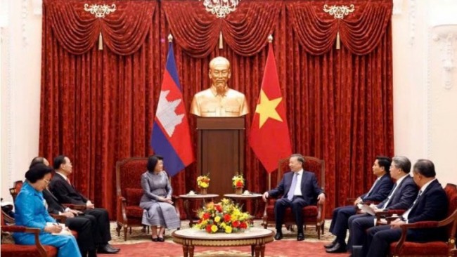 អគ្គលេខាបក្ស និងជាប្រធានរដ្ឋ To Lam ទទួលជួបប្រធានរដ្ឋសភាកម្ពុជា
