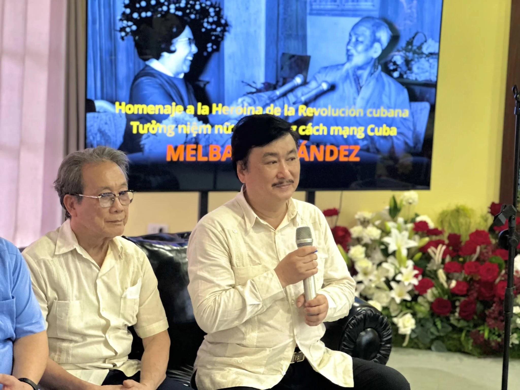 លោក Nguyen Nam Lien ប្រធានក្រុមអ្នកបើកយន្តហោះ (Cơ trưởng) ត្រូវជាកូនប្រុសរបស់អ្នកសារព័ត៌មាន និងជាអ្នកការទូត Ly Van Sau បានចែករំលែកដោយរំភើបចិត្តនូវការចងចាំអំពី Mami Melba និងមនោសញ្ចេតនាដែលប្រជាជនគូបាមានចំពោះវៀតណាម។