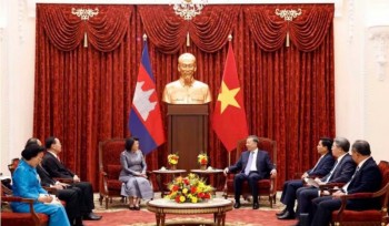 អគ្គលេខាបក្ស និងជាប្រធានរដ្ឋ To Lam ទទួលជួបប្រធានរដ្ឋសភាកម្ពុជា