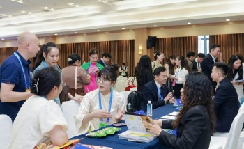 发挥重庆战略优势拓展越中经贸合作