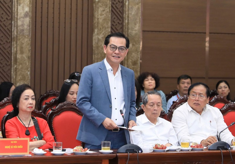 Nghệ sĩ Nhân dân Nguyễn Trung Hiếu, Giám đốc Nhà hát kịch Hà Nội phát biểu. (Ảnh: T.L) Nghệ sĩ Nhân dân Nguyễn Trung Hiếu, Giám đốc Nhà hát kịch Hà Nội phát biểu. (Ảnh: T.L)