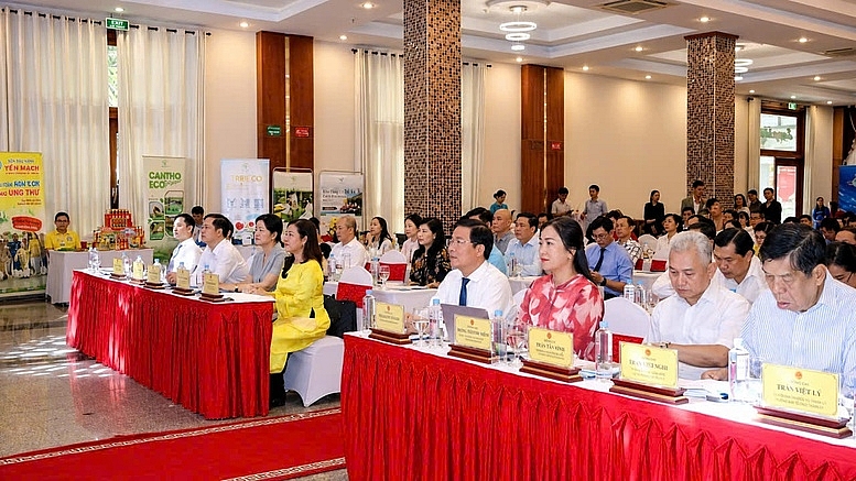 ខេត្ត Can Tho ស្វែងរកចម្លើយដោះស្រាយដើម្បីឱ្យទេសចរណ៍លោតផ្លោះនៅក្នុងលំហរអភិវឌ្ឍន៍ថ្មី ទីក្រុង Can Tho ស្វែងរកចម្លើយដោះស្រាយដើម្បីឱ្យទេសចរណ៍លោតផ្លោះនៅក្នុងលំហរអភិវឌ្ឍន៍ថ្មី