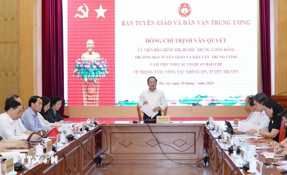 Đồng chí Trịnh Văn Quyết, Ủy viên Bộ Chính trị, Bí thư Trung ương Đảng, Trưởng Ban Tuyên giáo và Dân vận Trung ương phát biểu chỉ đạo buổi làm việc. (Ảnh: Phương Hoa/TTXVN) Đồng chí Trịnh Văn Quyết, Ủy viên Bộ Chính trị, Bí thư Trung ương Đảng, Trưởng Ban Tuyên giáo và Dân vận Trung ương phát biểu chỉ đạo buổi làm việc. (Ảnh: Phương Hoa/TTXVN)