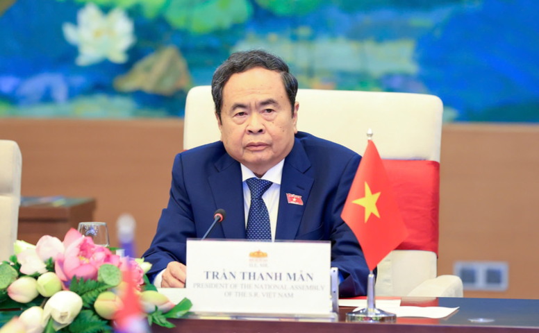 ប្រធានរដ្ឋសភា Tran Thanh Man ថ្លែងមតិនៅក្នុងជំនួបពិភាក្សាការងារ។