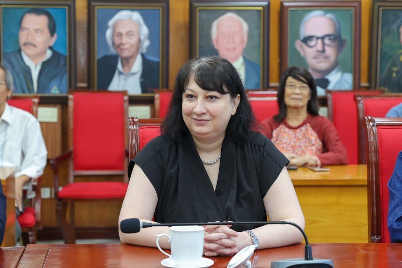 លោកស្រី Cristina Romila អគ្គរាជទូតរូម៉ានី ប្រចាំនៅ វៀតណាម ថ្លែងអំណរគុណចំពោះការស្វាគមន៍យ៉ាងកក់ក្តៅ របស់សម្ព័ន្ធសមាគមអង្គការមិត្តភាពវៀតណាម។