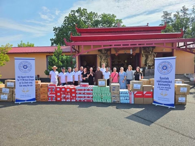 Overseas Vietnamese Support Disadvantaged People in the Czech Republic Overseas Vietnamese Support Disadvantaged People in the Czech Republic