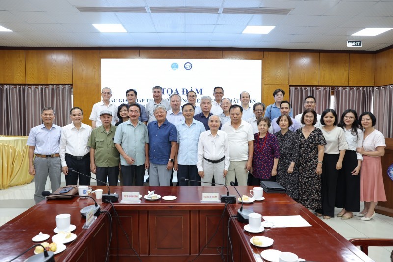 បណ្តាប្រតិភូថតរូបអនុស្សាវរីយ៍។ បណ្តាប្រតិភូថតរូបអនុស្សាវរីយ៍។