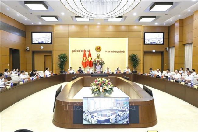 Hoàn thiện thể chế, tháo gỡ "điểm nghẽn", tạo động lực phát triển đất nước