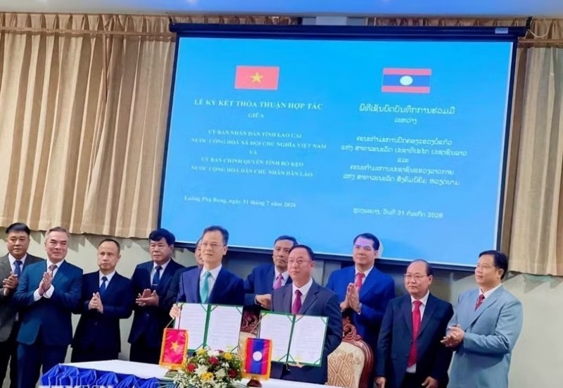 At the signing ceremony for the 2026 cooperation agreement between Vietnam's Lao Cai province and Laos' Bokeo province (Photo: VNA) At the signing ceremony for the 2026 cooperation agreement between Vietnam's Lao Cai province and Laos' Bokeo province (Photo: VNA)