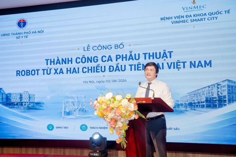 TS Nguyễn Trọng Diện, Giám đốc Sở Y tế Hà Nội phát biểu tại buổi lễ công bố thành công ca mổ phẫu thuật robot từ xa hai chiều, diễn ra sáng nay (03/08). TS Nguyễn Trọng Diện, Giám đốc Sở Y tế Hà Nội phát biểu tại buổi lễ công bố thành công ca mổ phẫu thuật robot từ xa hai chiều, diễn ra sáng nay (03/08).