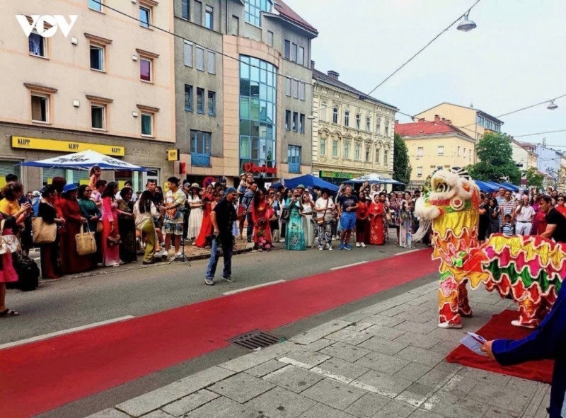Vietnam Cultural Day in Linz attracts local officials, residents, and overseas Vietnamese.