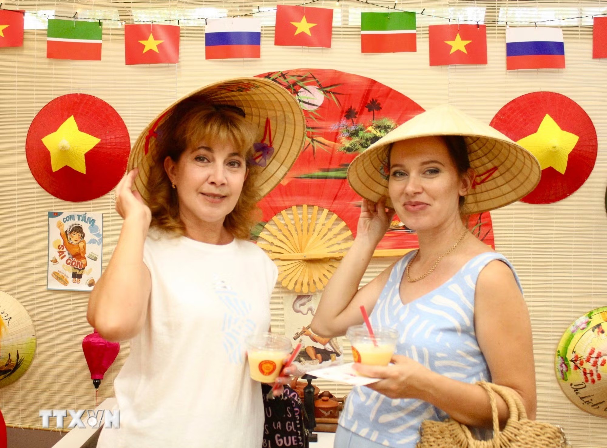Khách tham dự Ngày Văn hóa Việt Nam tại Cộng hòa Tatarstan, Liên bang Nga năm 2025. (Ảnh: TTXVN phát) Khách tham dự Ngày Văn hóa Việt Nam tại Cộng hòa Tatarstan, Liên bang Nga năm 2025. (Ảnh: TTXVN phát)