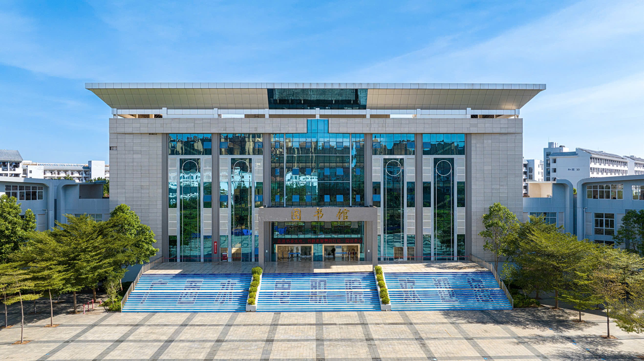 Nhiều học bổng cho sinh viên tại Trường Cao đẳng Nghề Thủy lợi và Điện lực Quảng Tây (Trung Quốc)