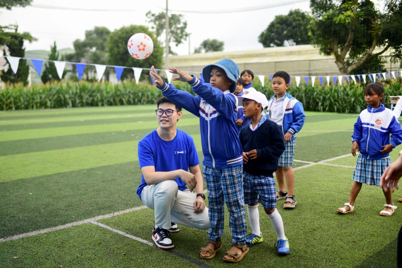 Ảnh 4 (Báo chọn 1 ảnh trong cụm ảnh 4): Các bé hào hứng tham gia các trò chơi vận động, tìm hiểu kiến thức bổ ích trong khuôn viên ngày hội (Ảnh: Hải An). Ảnh 4 (Báo chọn 1 ảnh trong cụm ảnh 4): Các bé hào hứng tham gia các trò chơi vận động, tìm hiểu kiến thức bổ ích trong khuôn viên ngày hội (Ảnh: Hải An).