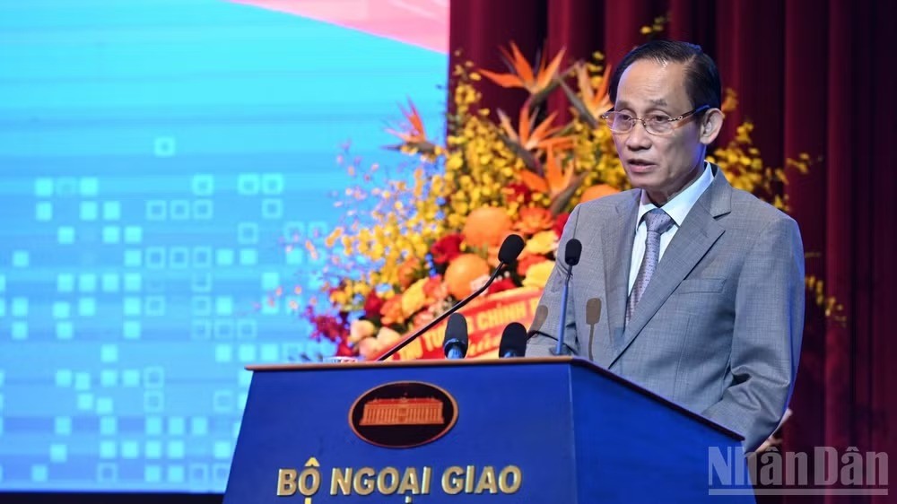 Bộ trưởng Ngoại giao Lê Hoài Trung phát biểu ý kiến khai mạc Phiên toàn thể. (Ảnh: TRẦN HẢI)