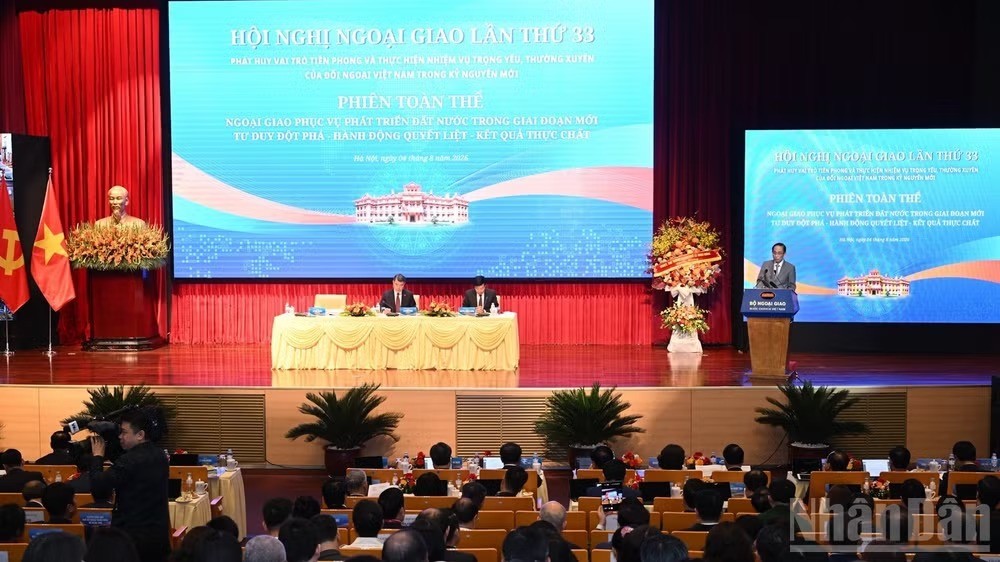 Quang cảnh Phiên toàn thể Ngoại giao phục vụ phát triển đất nước trong giai đoạn mới. (Ảnh: TRẦN HẢI)