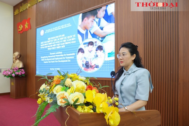លោកស្រី Do Thi Kim Dung ប្រធានស្តីទីនៃគណៈកម្មាធិការសម្របសម្រួលជំនួយប្រជាជន (សហព័ន្ធបណ្តាអង្គការមិត្តភាពវៀតណាម) អញ្ជើញថ្លែងមតិបើកសិក្ខាសាលា។