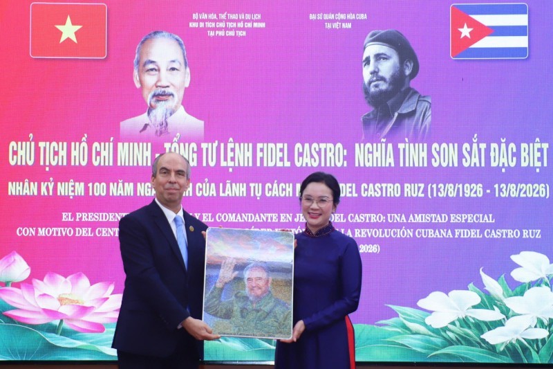ໄຂຊຸດກິດຈະກຳສະເຫຼີມສະຫຼອງປະທານ ໂຮ່ຈີມິນ ແລະ ຜູ້ບັນຊາການສູງສຸດ Fidel Castro ໄຂຊຸດກິດຈະກຳສະເຫຼີມສະຫຼອງປະທານ ໂຮ່ຈີມິນ ແລະ ຜູ້ບັນຊາການສູງສຸດ Fidel Castro