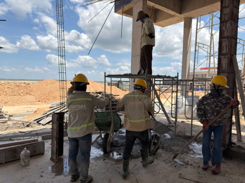 Ảnh 3: Nhiều tổ, đội tăng ca, đẩy nhanh tiến độ hoàn thiện công trình. (Ảnh: Anh Chiến) Ảnh 3: Nhiều tổ, đội tăng ca, đẩy nhanh tiến độ hoàn thiện công trình. (Ảnh: Anh Chiến)