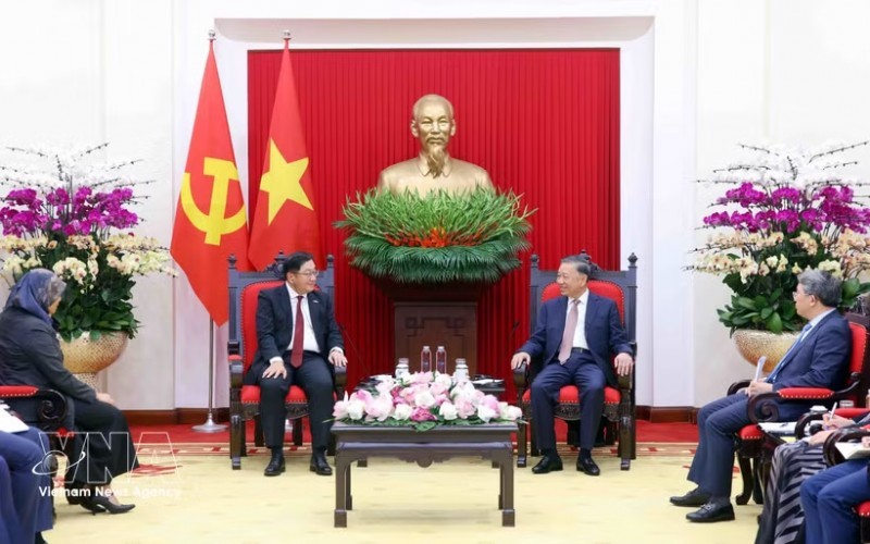 Party General Secretary and State President To Lam (right) receives outgoing Ambassador of Malaysia to Vietnam Tan Yang Thai on August 5. (Photo: VNA) Party General Secretary and State President To Lam (right) receives outgoing Ambassador of Malaysia to Vietnam Tan Yang Thai on August 5. (Photo: VNA)