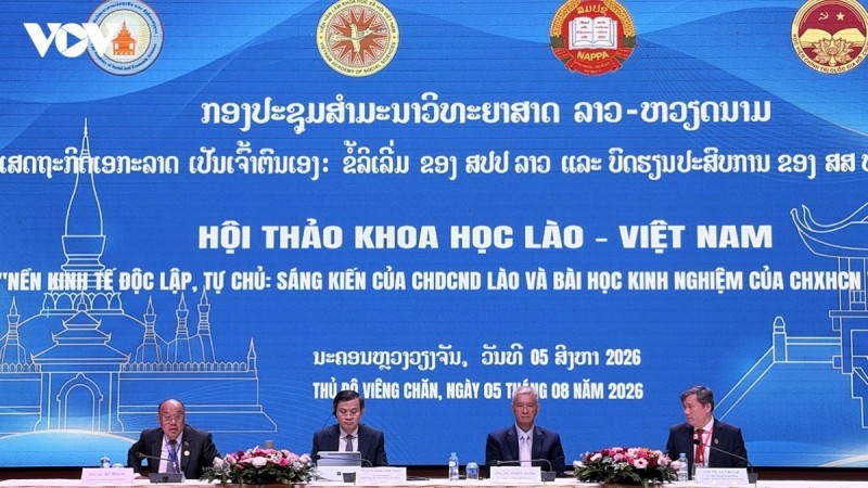 Vietnamese and Lao scholars exchange policy experience in building a self-reliant economy and strengthening strategic research cooperation at a conference in Vientiane on August 5. Vietnamese and Lao scholars exchange policy experience in building a self-reliant economy and strengthening strategic research cooperation at a conference in Vientiane on August 5.