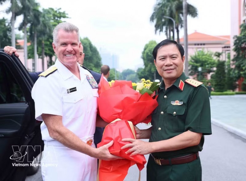General Nguyen Tan Cuong (right), Chief of the General Staff of the Vietnam People's Army and Deputy Minister of National Defence, welcomes Admiral Samuel Paparo, Commander of the US Pacific Command, in Hanoi on August 5, 2026. (Photo: VNA) General Nguyen Tan Cuong (right), Chief of the General Staff of the Vietnam People's Army and Deputy Minister of National Defence, welcomes Admiral Samuel Paparo, Commander of the US Pacific Command, in Hanoi on August 5, 2026. (Photo: VNA)