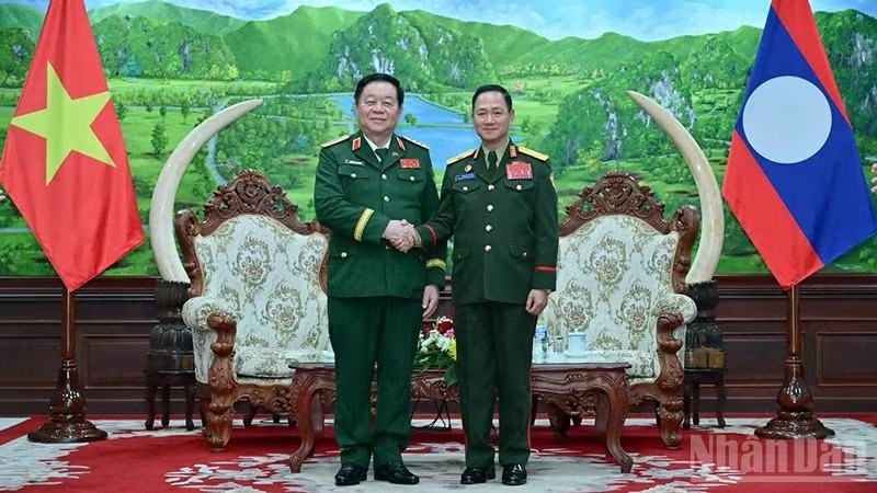 Đại tướng Nguyễn Trọng Nghĩa (bìa trái) và Đại tướng Khamliang Outhakaysone. (Ảnh: Đại tướng Nguyễn Trọng Nghĩa (bìa trái) và Đại tướng Khamliang Outhakaysone. (Ảnh: