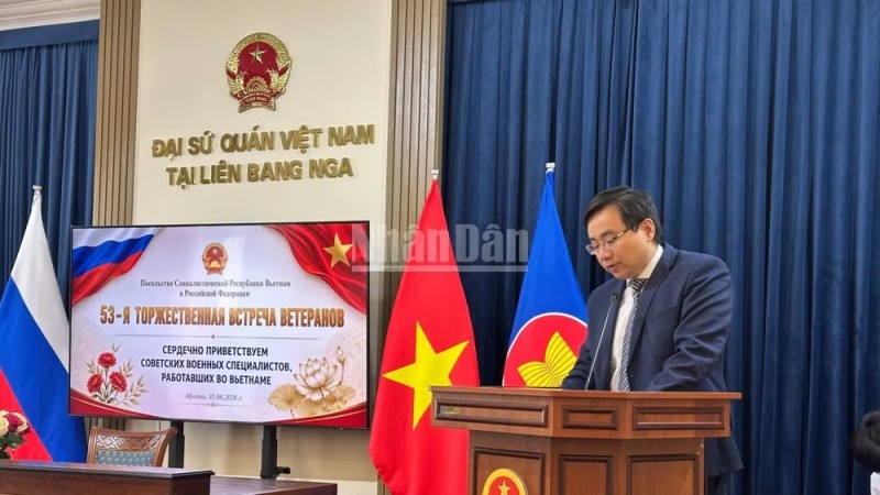Minister Counsellor and Chargé d'Affaires ad interim Doan Khac Hoang addresses the gathering. (Photo: Thuy Van)
