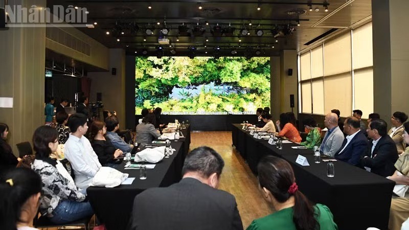Delegates are introduced to Can Tho City's tourism potential. (Photo: Minh Thang)