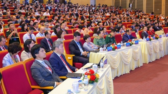 ការផ្លាស់ប្តូរថ្មីយ៉ាងខ្លាំងក្លានូវកិច្ចការបរទេសប្រជាជន ទៅតាមទិសដៅម្ចាស់ការ បង្កើតអភិវឌ្ឍន៍ ភ្ជាប់ទំនាក់ទំនង និងបម្រើដោយផ្ទាល់នូវភារកិច្ចអភិវឌ្ឍន៍