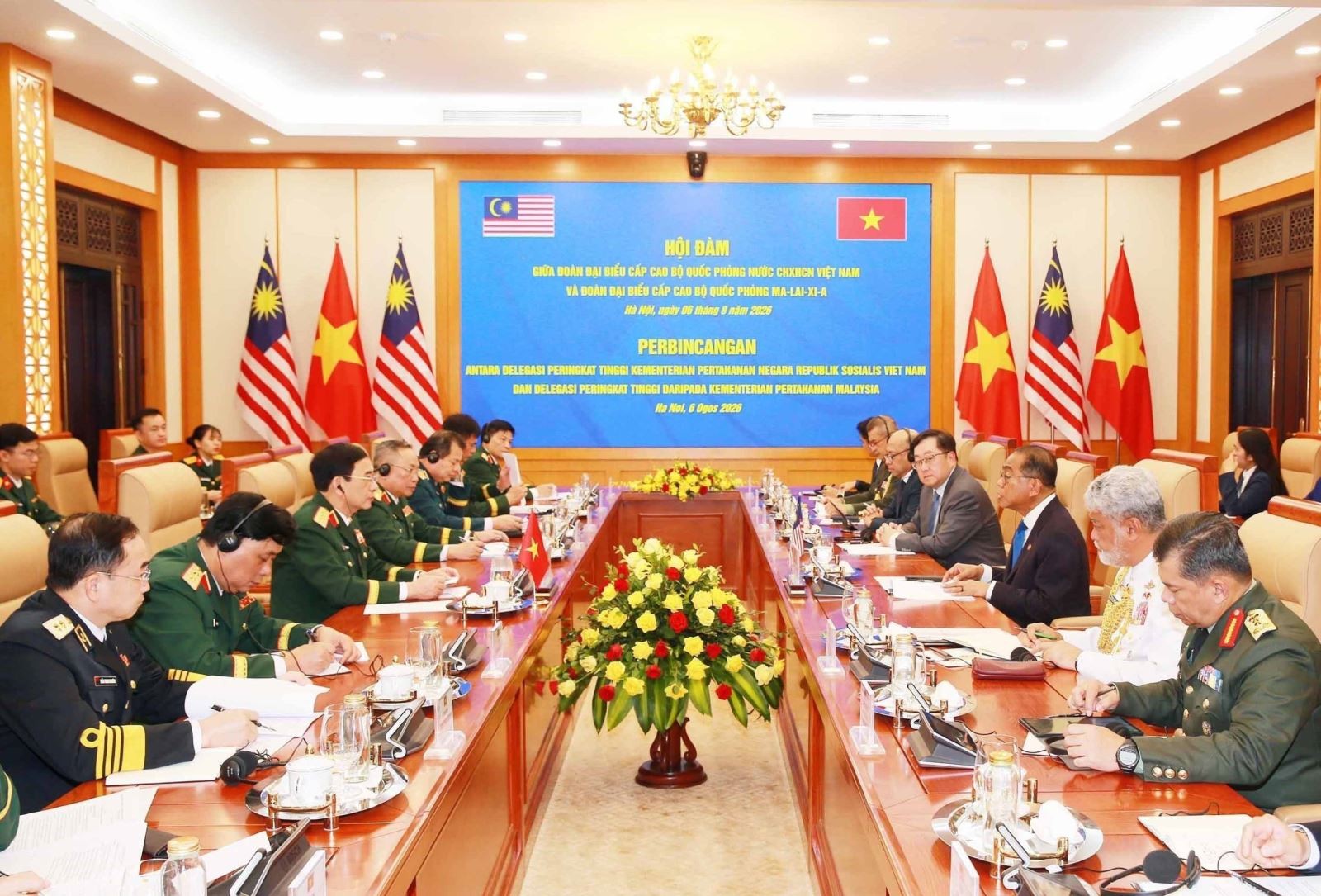 Phó Thủ tướng, Bộ trưởng Quốc phòng Phan Văn Giang và Bộ trưởng Quốc phòng Malaysia Dato’ Seri Mohamed Khaled Bin Nordin hội đàm. Ảnh: Trọng Đức/TTXVN Phó Thủ tướng, Bộ trưởng Quốc phòng Phan Văn Giang và Bộ trưởng Quốc phòng Malaysia Dato’ Seri Mohamed Khaled Bin Nordin hội đàm. Ảnh: Trọng Đức/TTXVN