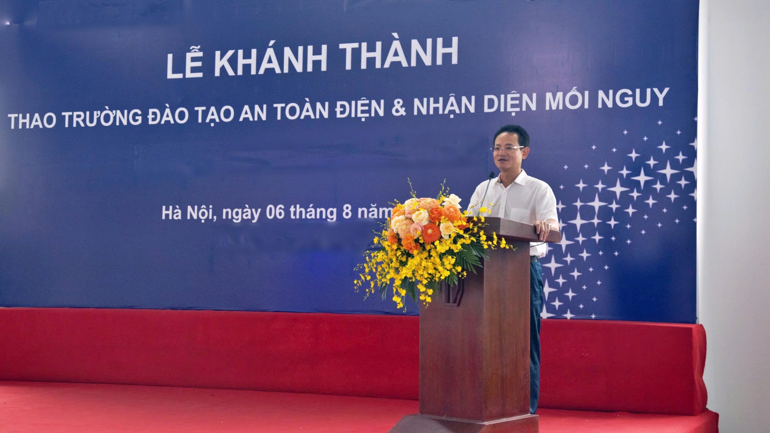 Ông Nguyễn Đức Thiện - Thành viên HĐTV, Tổng giám đốc EVNNPC phát biểu. Ông Nguyễn Đức Thiện - Thành viên HĐTV, Tổng giám đốc EVNNPC phát biểu.
