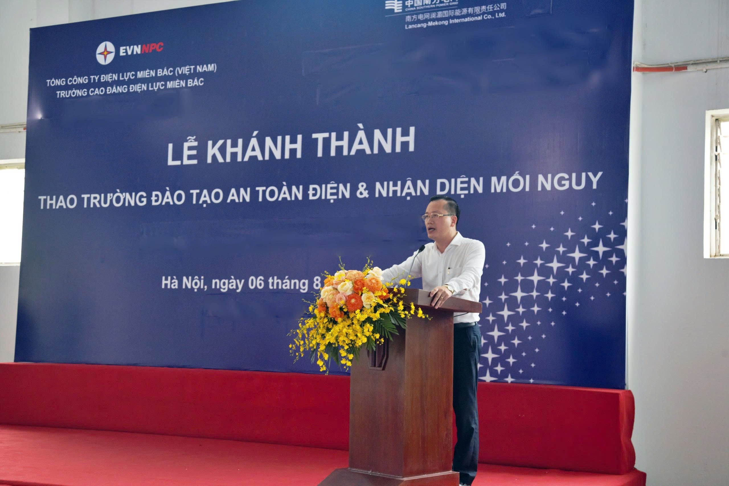 PGS.TS Bùi Xuân Hồi - Hiệu trưởng NPEC phát biểu tại buổi lễ PGS.TS Bùi Xuân Hồi - Hiệu trưởng NPEC phát biểu tại buổi lễ