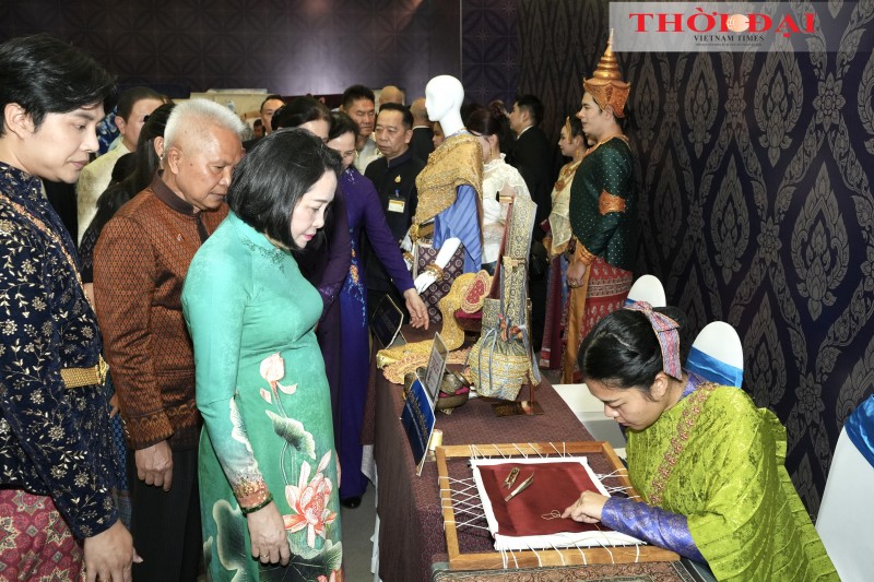 Traditional Attire Tells Story of 50 Years of Vietnam-Thailand Relations Traditional Attire Tells Story of 50 Years of Vietnam-Thailand Relations