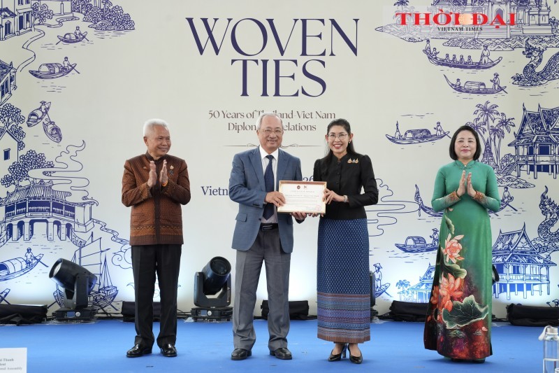 ສີສັນເຄື່ອງນຸ່ງໃນ 50 ປີ ຫວຽດນາມ - ໄທ