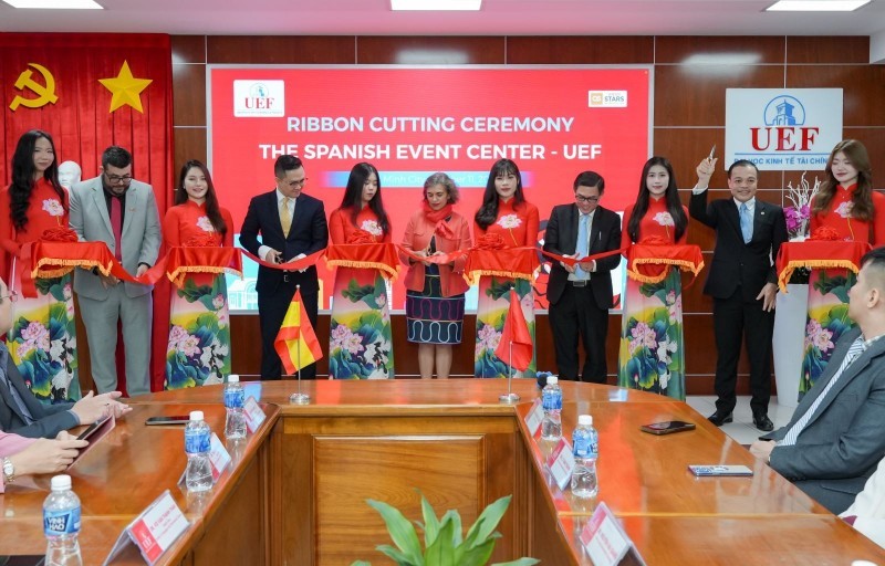 Trường Đại học Kinh tế - Tài chính TP Hồ Chí Minh chính thức thành lập Trung tâm sự kiện Tây Ban Nha năm 2024.