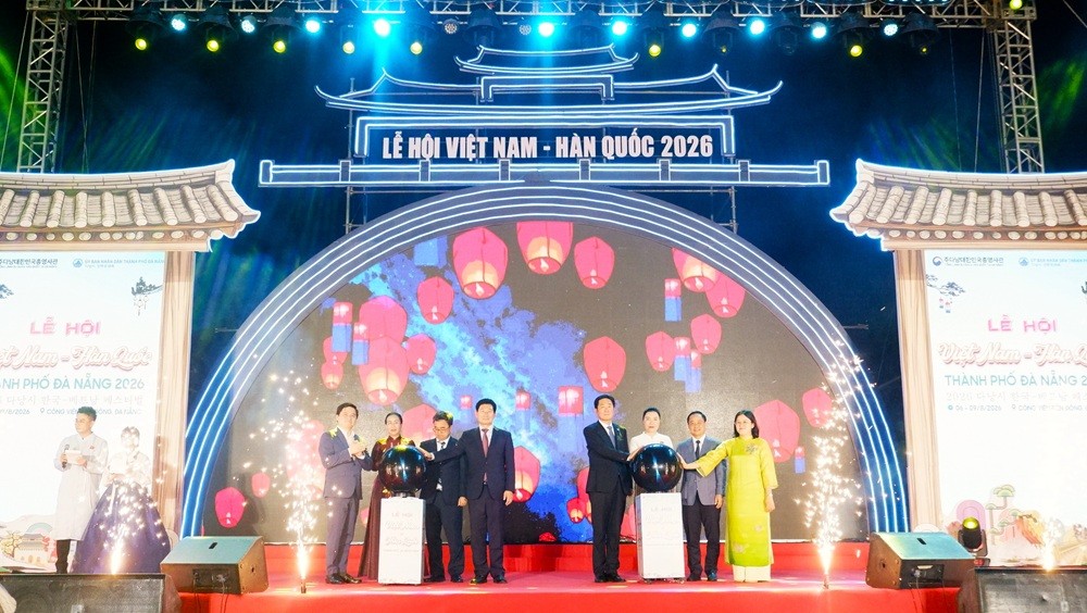 Các đại biểu thực hiện nghi thức khai mạc Lễ hội Việt Nam - Hàn Quốc thành phố Đà Nẵng 2026. (Ảnh: Cổng thông tin điện tử thành phố Đà Nẵng)