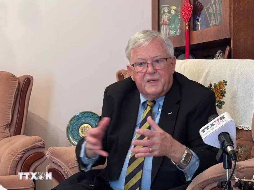 Giáo sư Carl Thayer, chuyên gia nghiên cứu về Việt Nam và khu vực Đông Nam Á tại Đại học New South Wales. (Ảnh: Lê Đạt/TTXVN) Giáo sư Carl Thayer, chuyên gia nghiên cứu về Việt Nam và khu vực Đông Nam Á tại Đại học New South Wales. (Ảnh: Lê Đạt/TTXVN)