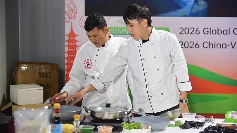 Chefs participate in the programme. (Photo: Organising Committee) Chefs participate in the programme. (Photo: Organising Committee)