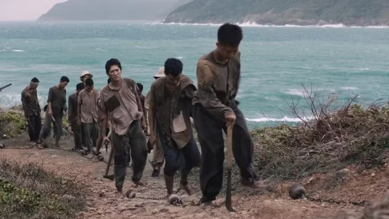 A scene from the film “The Sound of Crossing the Sea”, which portrays steadfast revolutionary soldiers imprisoned at Con Dao Prison (Photo of the producer) A scene from the film “The Sound of Crossing the Sea”, which portrays steadfast revolutionary soldiers imprisoned at Con Dao Prison (Photo of the producer)