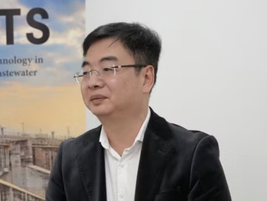 悉尼科技大学(UTS)环境与水资源中心主任、澳大利亚越南知识分子与专家协会(VASEA)主席严德龙教授接受越通社驻悉尼记者的采访。 悉尼科技大学(UTS)环境与水资源中心主任、澳大利亚越南知识分子与专家协会(VASEA)主席严德龙教授接受越通社驻悉尼记者的采访。
