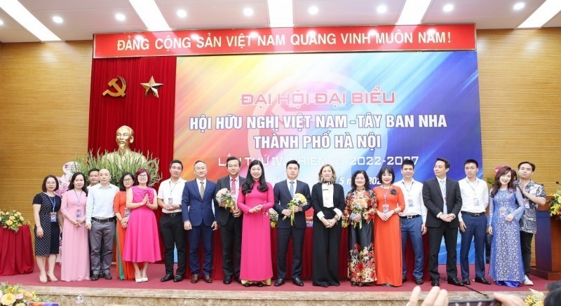 ការបង្ហាញខ្លួនគណៈកម្មាធិការប្រតិបត្តិអាណត្តិទី IV អាណត្តិ ២០២២ - ២០២៧ នៃសមាគមមិត្តភាពវៀតណាម - អេស្ប៉ាញ ទីក្រុង Ha Noi។ ការបង្ហាញខ្លួនគណៈកម្មាធិការប្រតិបត្តិអាណត្តិទី IV អាណត្តិ ២០២២ - ២០២៧ នៃសមាគមមិត្តភាពវៀតណាម - អេស្ប៉ាញ ទីក្រុង Ha Noi។
