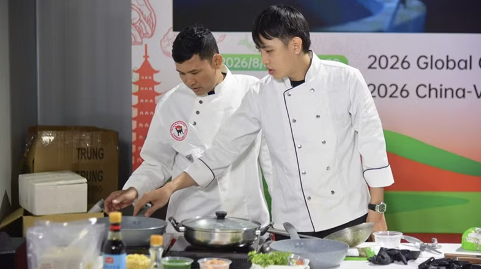 参加活动的厨师们。 参加活动的厨师们。