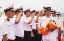 នាវាកងទ័ពជើងទឹកម៉ាឡេស៊ីអញ្ជើញ​មកបំពេញទស្សនកិច្ចនៅអង្គភាពទ័ពជើងទឹកវៀតណាម