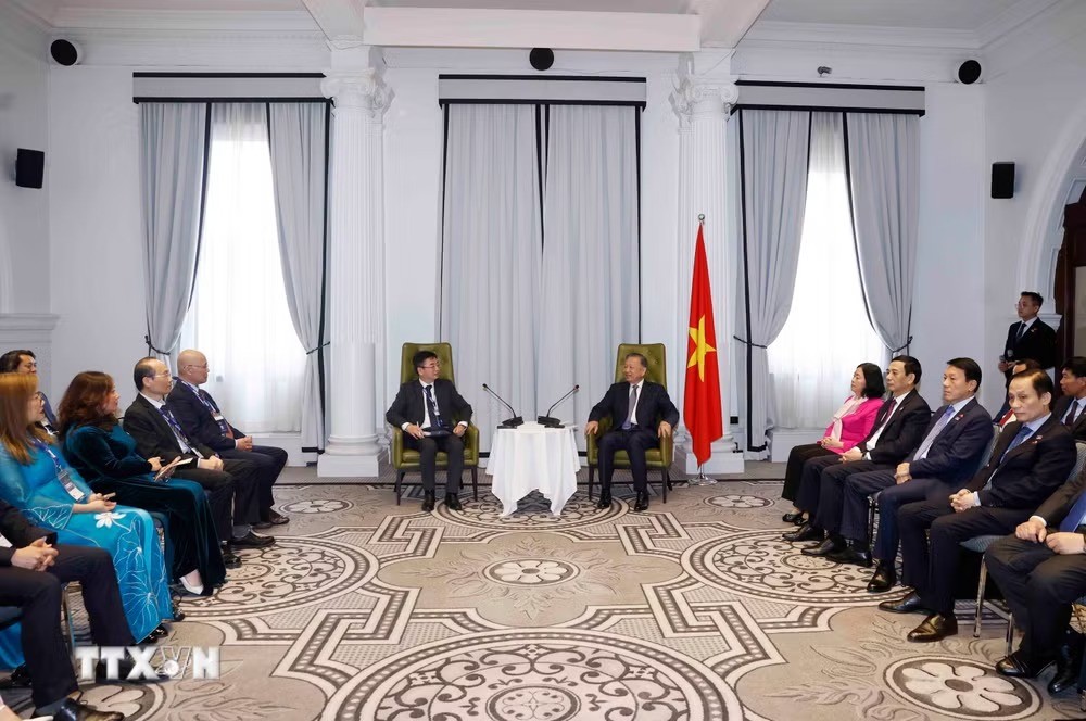 Tổng Bí thư, Chủ tịch nước Tô Lâm đề nghị các trí thức, nhà khoa học tiếp tục tích cực đề xuất ý tưởng, kiến nghị giải quyết những bài toán lớn của đất nước.. (Ảnh: Thống Nhất/TTXVN)