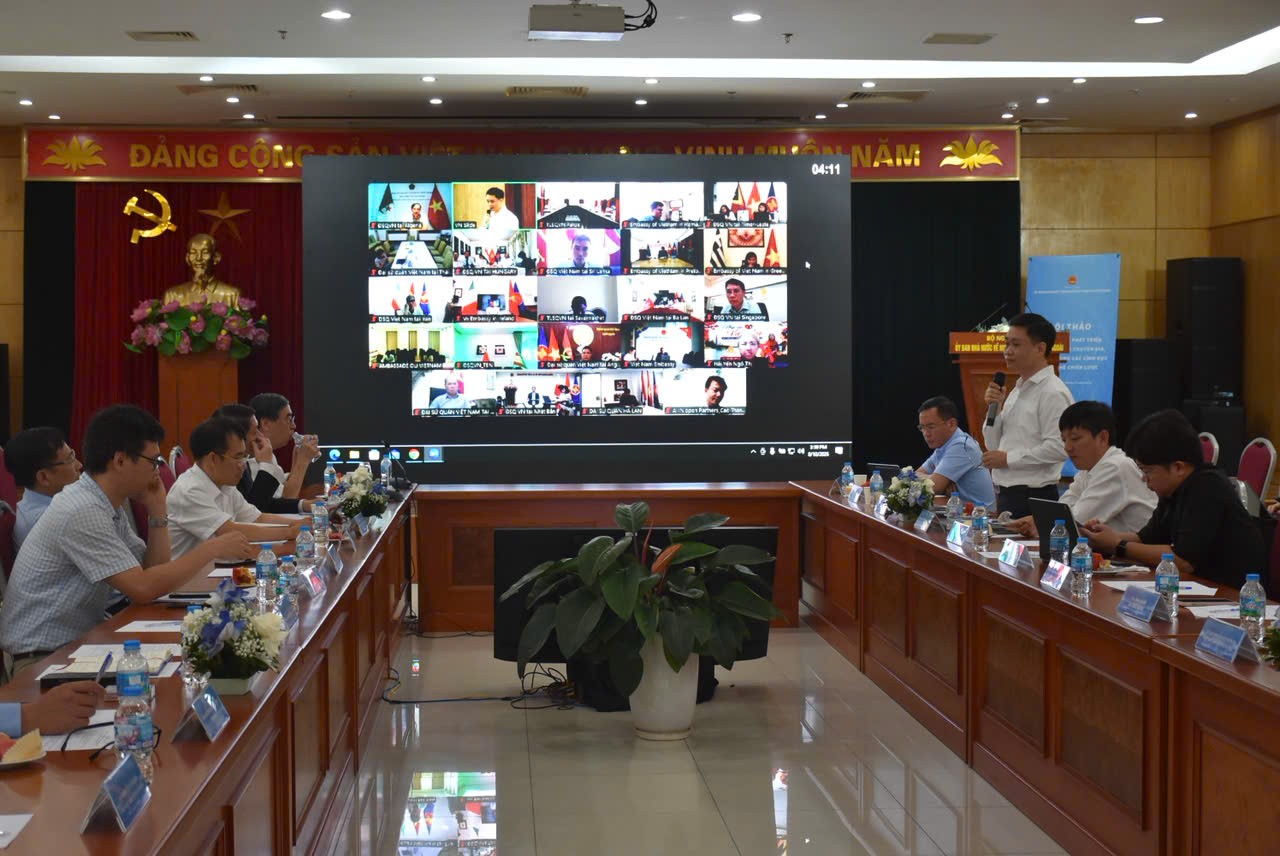 Chuyên gia, trí thức kiều bào giải quyết bài toán lớn về khoa học công nghệ của nước nhà Chuyên gia, trí thức kiều bào giải quyết bài toán lớn về khoa học công nghệ của nước nhà
